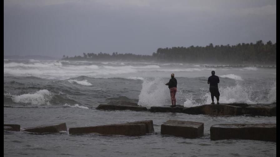 El huracán Fiona causa fuertes lluvias y vientos en República Dominicana