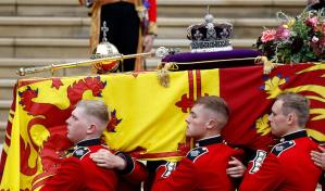 La reina Isabel II ya descansa en Windsor