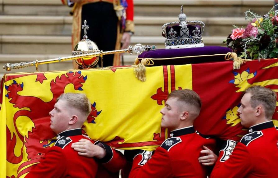 La reina Isabel II ya descansa en Windsor