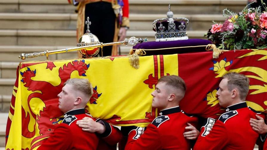 La reina Isabel II ya descansa en Windsor
