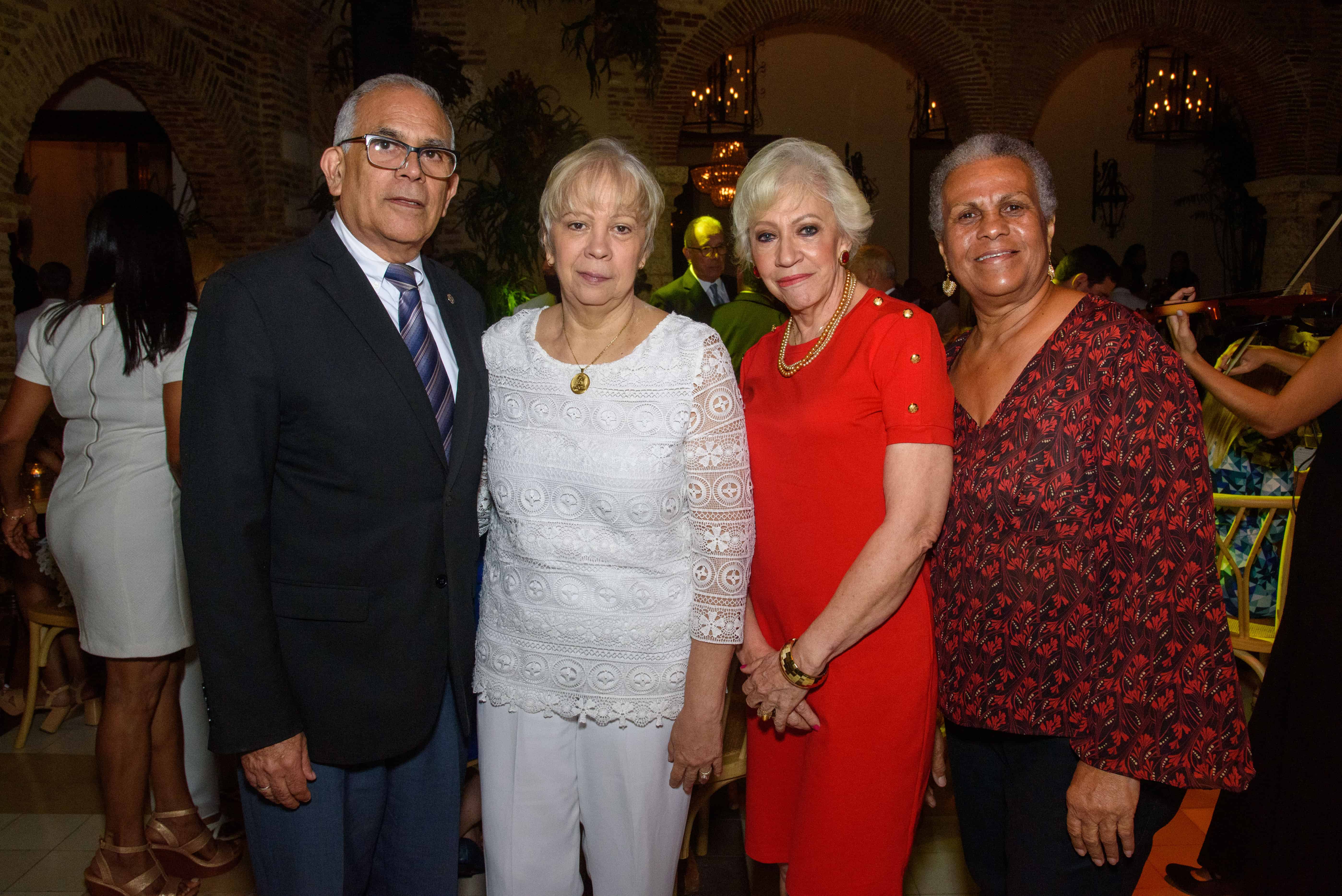 Manuel Mejía, Sonia de Mejía, Zoila Mazara y Celeste Ventura. 