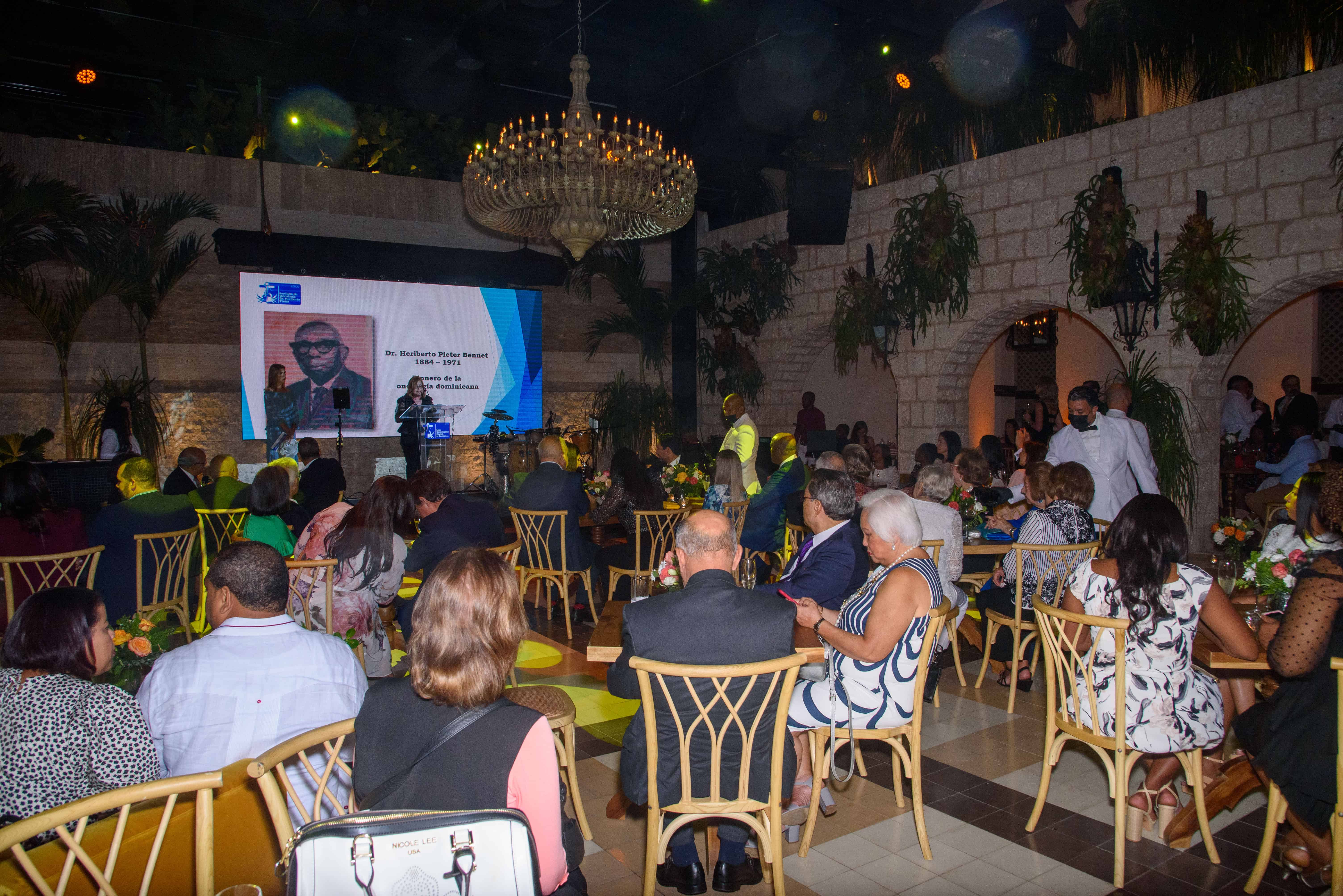 Momento en el que la directora médico, doctora Rosa Haydée Vassallo pronunció su discurso.