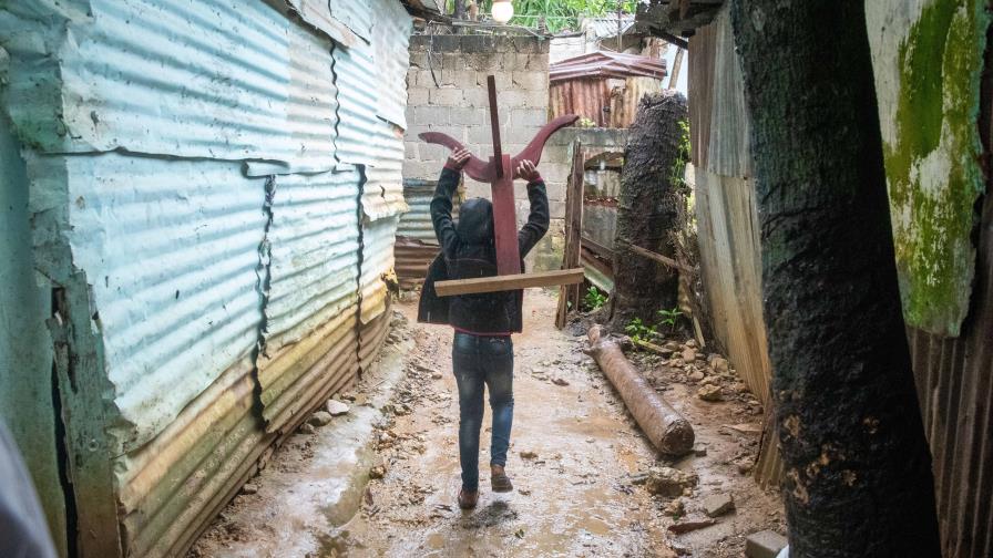A la expectativa están residentes en barrio de Santo Domingo que se inundan