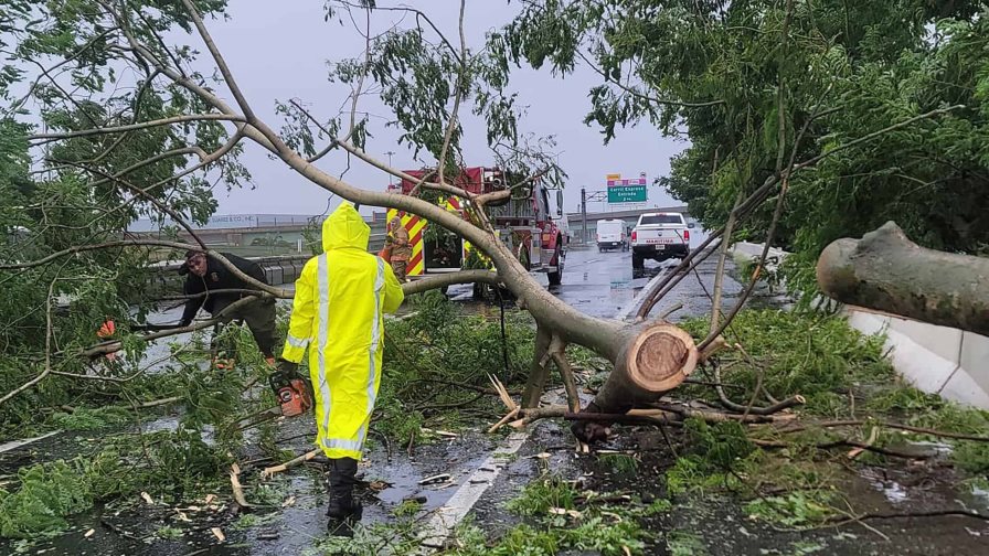 Nueva York enviará policías y ayuda humanitaria a Puerto Rico