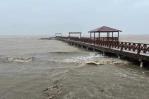 Colapsa el muelle de Miches por los efectos del huracán Fiona Colapsa el muelle de Miches por los efectos del huracán Fiona