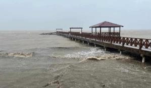 Colapsa el muelle de Miches por los efectos del hurac&aacute;n Fiona