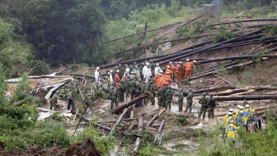 El tifón Nanmadol deja dos muertos y una docena de heridos en el sur de Japón