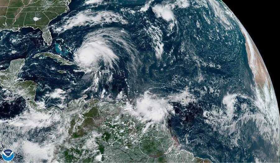 Se forma depresión tropical ocho en Atlántico y Fiona sigue como huracán mayor