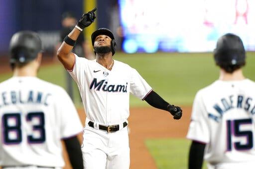 Video | Con grand slam de De La Cruz, Marlins vence a Cachorros