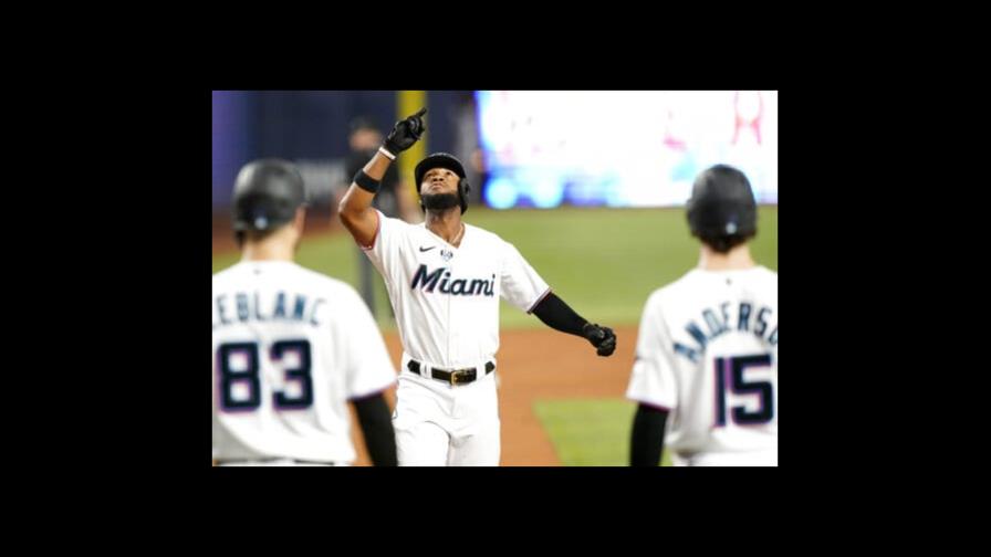 Video | Con grand slam de De La Cruz, Marlins vence a Cachorros