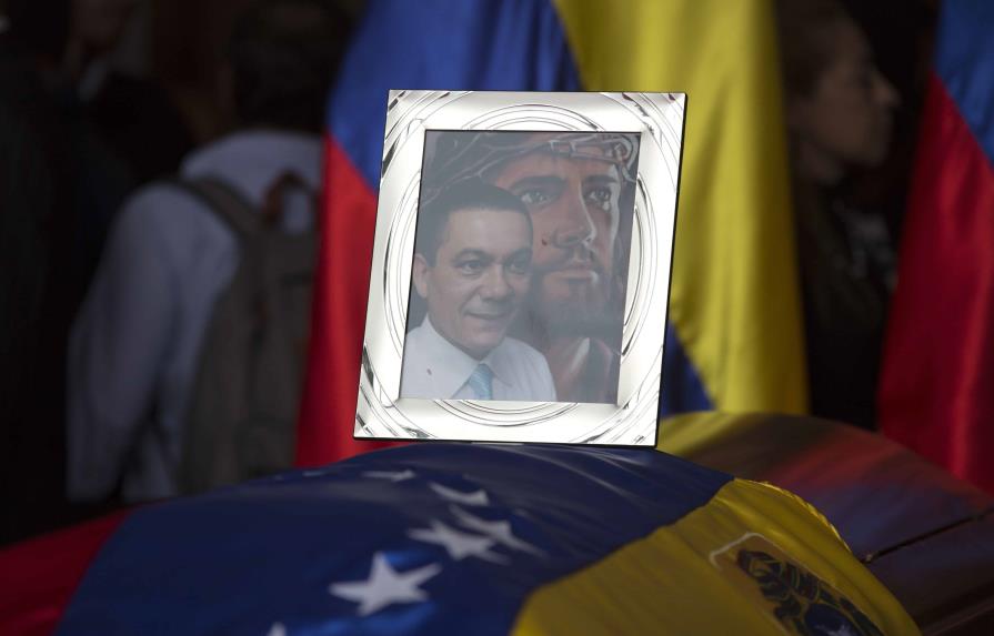Corte de EEUU otorga US$73 millones a familia de concejal venezolano asesinado