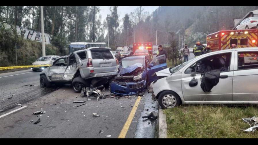 Al menos seis personas mueren al día en accidentes de tránsito en Ecuador