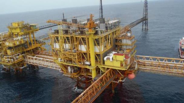 El petróleo de Texas baja a los 84.99 dólares el barril