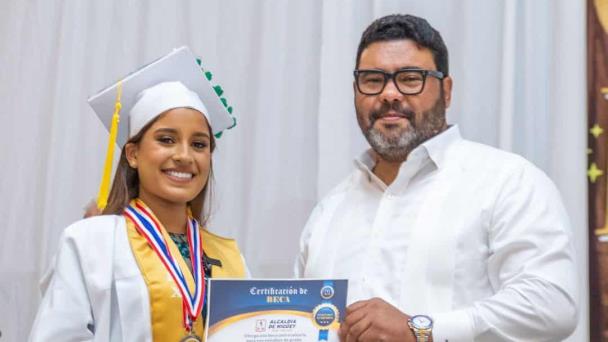 Joven falleció tras caerle un poste del tendido eléctrico en Higüey era una estudiante meritoria