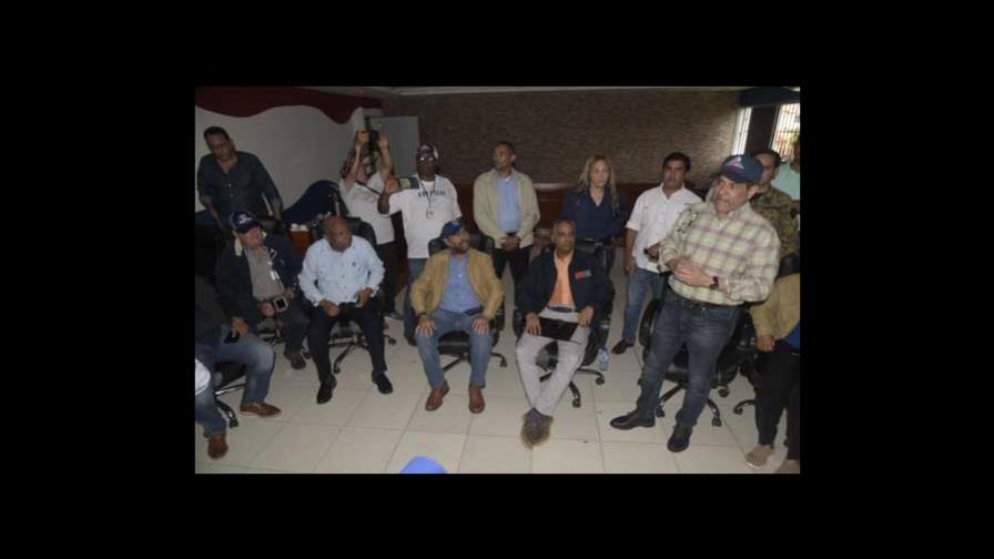 Autoridades trabajan en reposición de energía eléctrica y ayudas a afectados en Hato Mayor