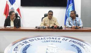 Autoridades advierten que continuarán las lluvias tras paso de huracán Fiona