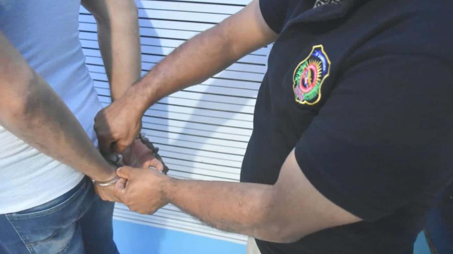 Apresan hombre que habría intentado enviar droga por aeropuerto