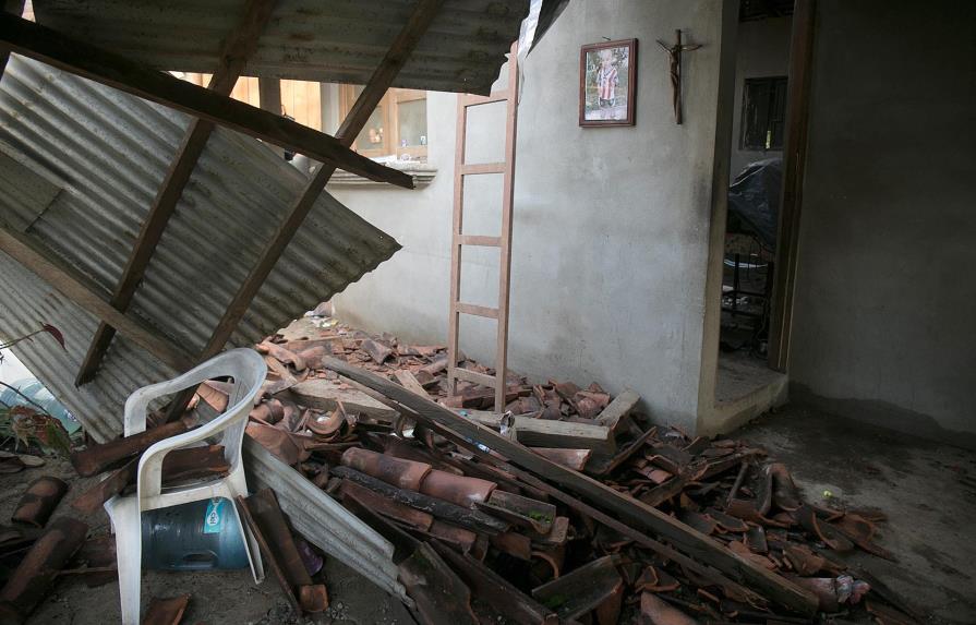Familia en México se salva de morir tras perder su casa por sismo del lunes