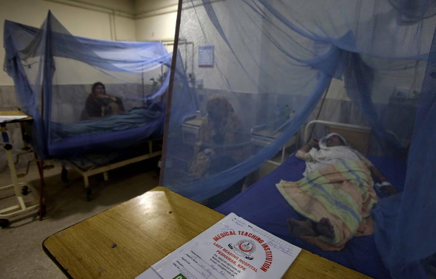 Un nuevo enemigo surge de las inundaciones masivas en Pakistán: el dengue