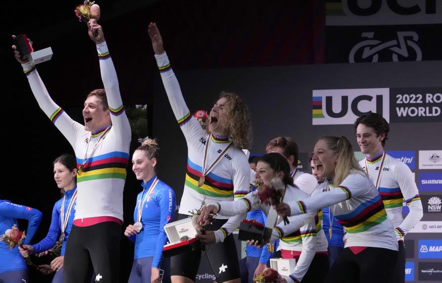 Campeona olímpica Van Vleuten sufre caída en Mundial de ruta
