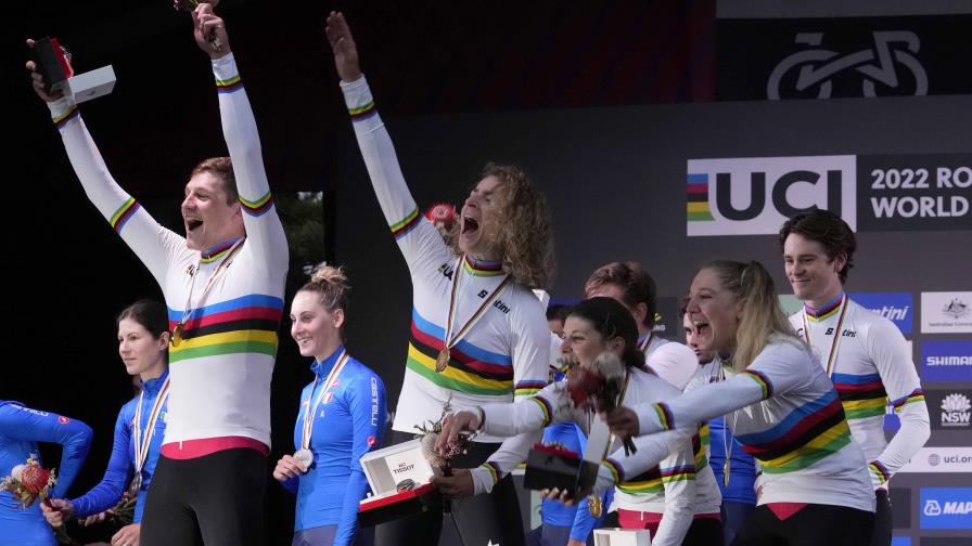Campeona olímpica Van Vleuten sufre caída en Mundial de ruta