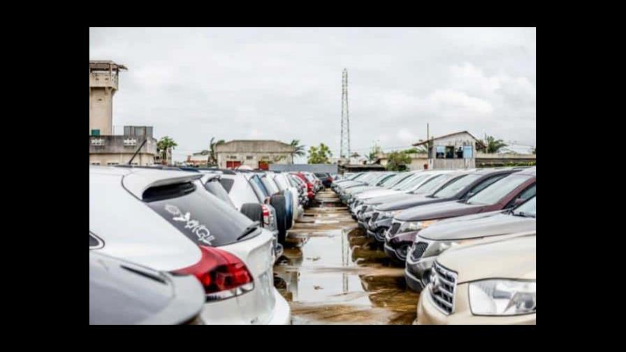 Los coches europeos consiguen una contaminante segunda vida en África Los coches europeos consiguen una contaminante segunda vida en África