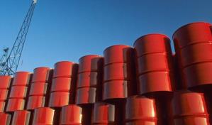 El petróleo de Texas baja un 2.1 % y cierra por debajo de los 80 dólares