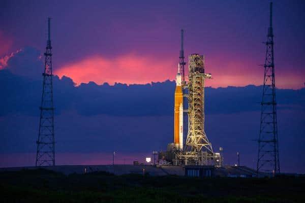 La NASA detecta fuga durante pruebas en el cohete SLS de la misión Artemis I