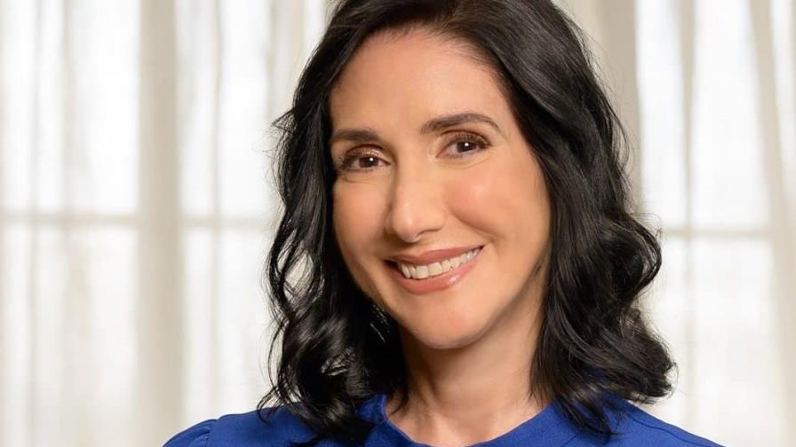 En San Valentín la primera dama recuerda las cartas que le enviaba Luis Abinader de enamorados