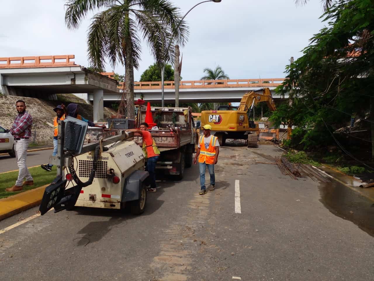 El puente se cayó durante el paso del huracán Fiona por el país 