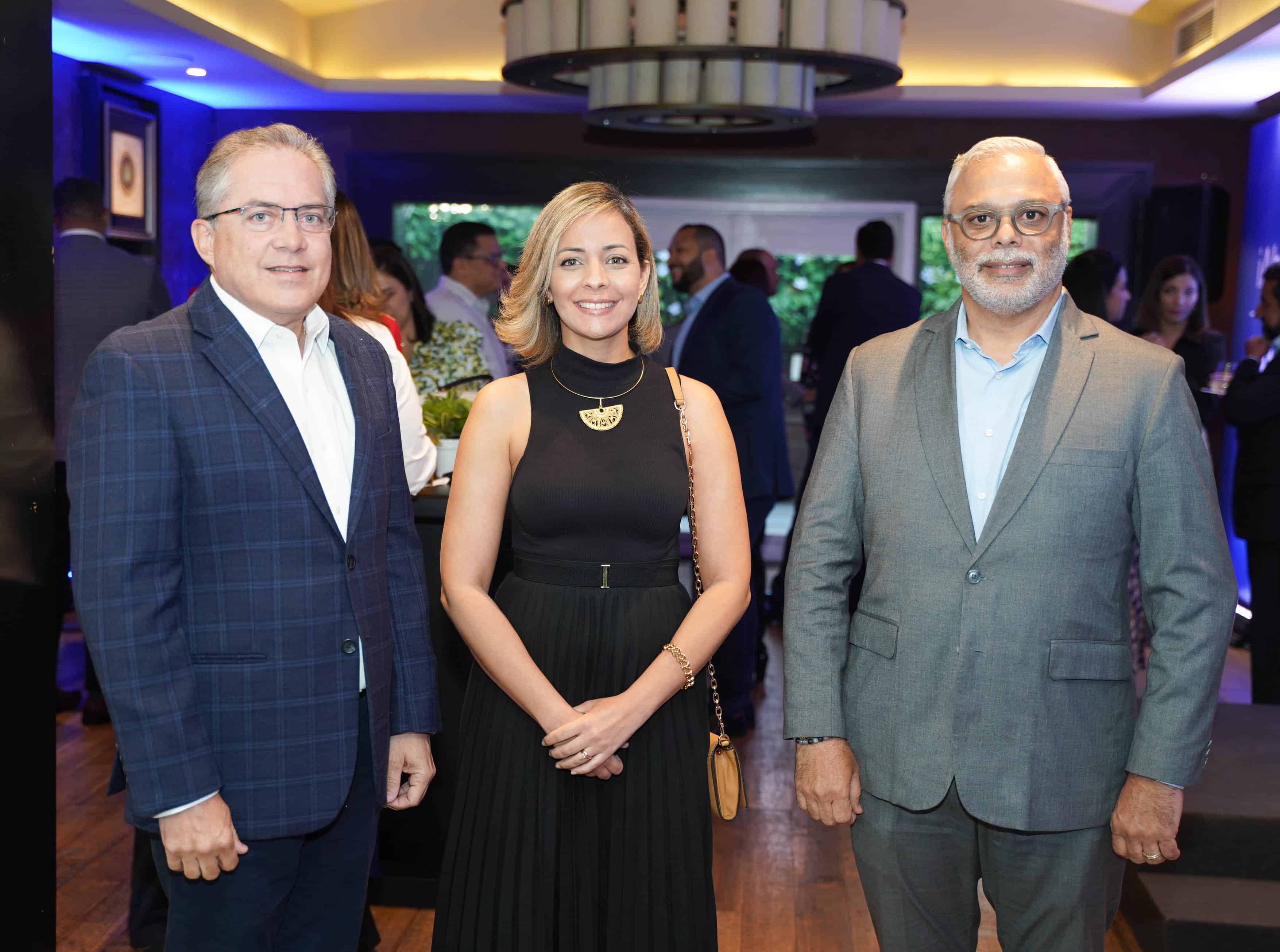 Ernesto Martínez, Catherine Domínguez y Juan de la Cruz.