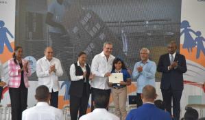 Presidente Luis Abinader y ministro de Educación dejan abierto el año escolar 2022-2023