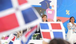 Vicepresidenta Raquel Peña encabeza acto inicio del año escolar en Santiago