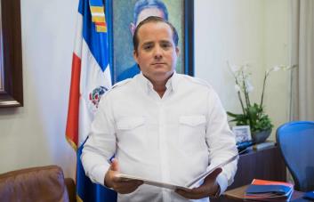 Abinader dispone entrega de más de RD$99 millones para ayudar a damnificados por Fiona