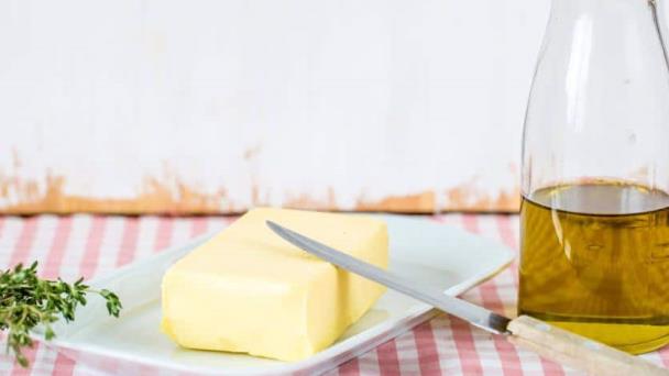 Aceite de oliva vs. mantequilla: por qué es mejor