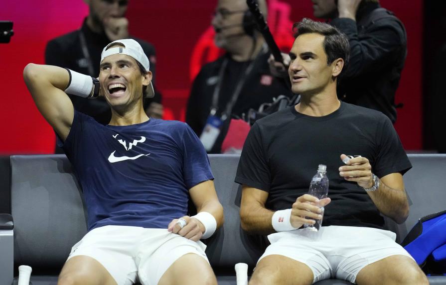 McEnroe espera que Federer siga implicado de una manera u otra en el tenis