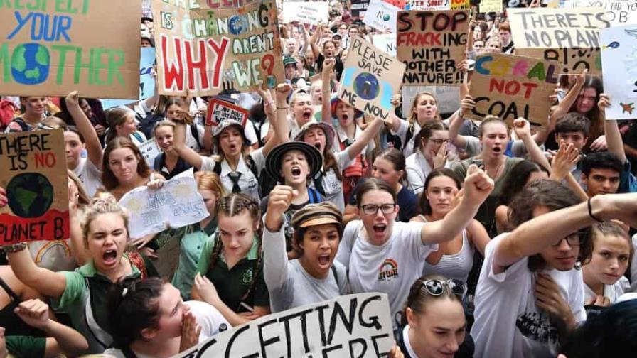 Jóvenes víctimas de ansiedad climática piden acción ante Congreso de EEUU