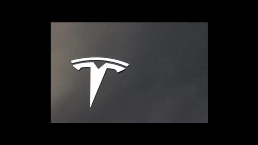 Ford y Tesla llaman a revisión miles de automóviles en Estados Unidos