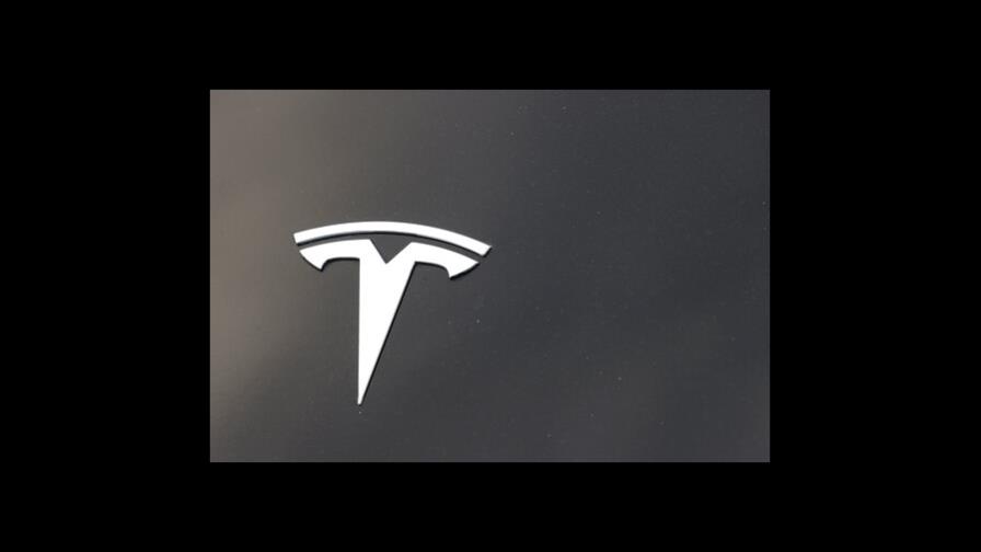 Falla en un millón de coches Tesla puede pellizcar los dedos de los ocupantes