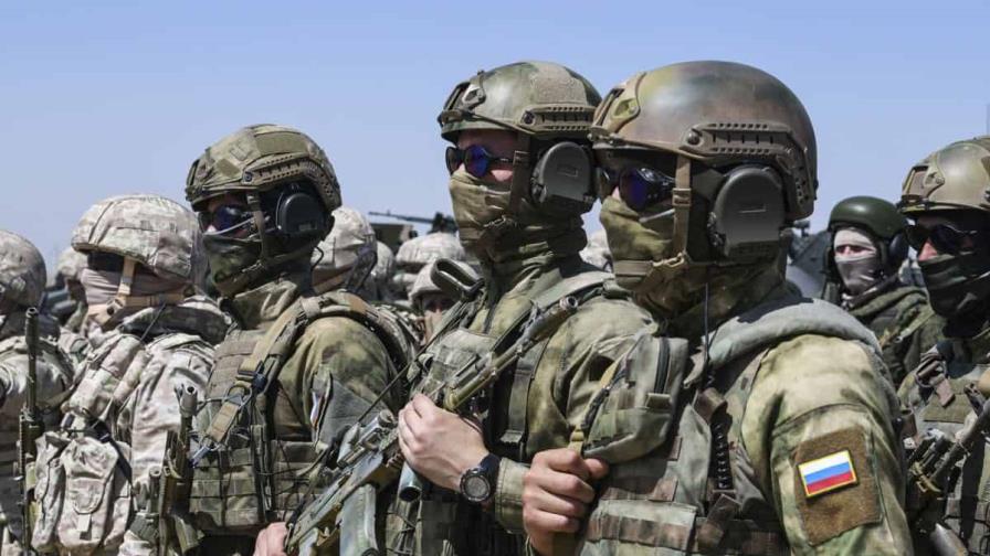 55 militares regresan a Rusia tras un intercambio de prisioneros con Ucrania, según el gobierno ruso