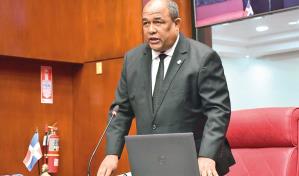 Senador de Montecristi se desliga de lío de dinero en Parada Dominicana de El Bronx