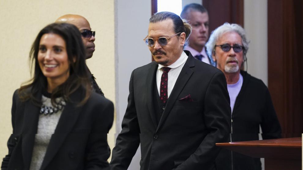 Johnny Depp en romance con una de las abogadas que le defendió en el juicio contra Amber Heard