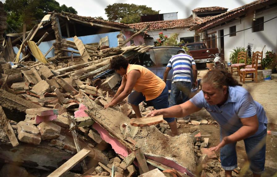 Suman dos muertos y tres heridos por el sismo de magnitud 6.9 en México