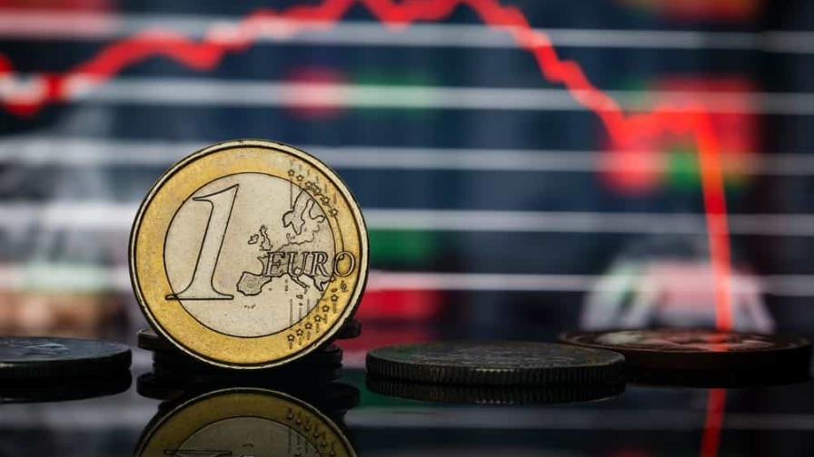 El euro se hunde al mínimo de 20 años tras la subida de los tipos de la Fed