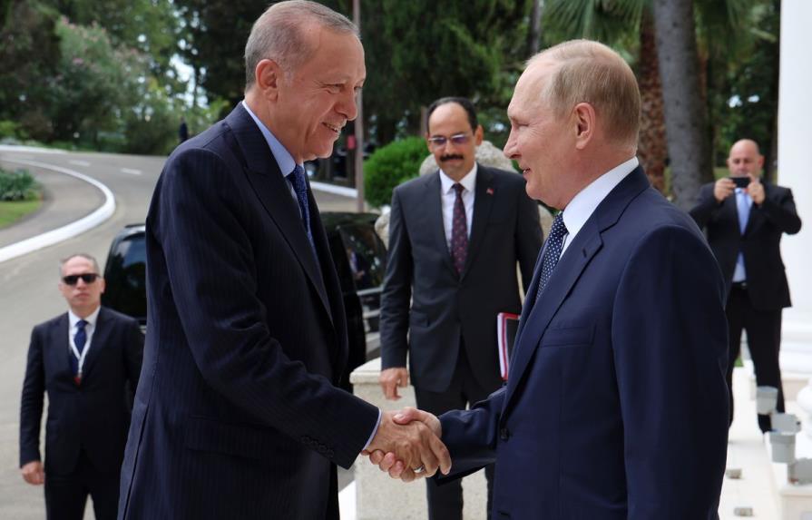 Turquía buscará alternativas para mantener negocios con Rusia ante sanciones