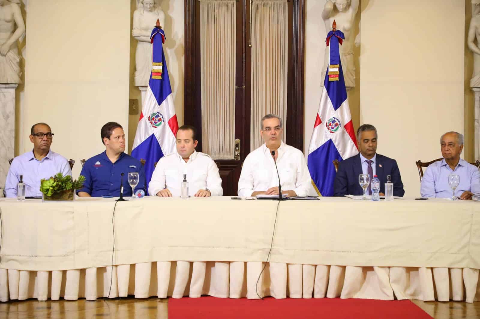 El presidente Luis Abinader durante una rueda de prensa desde el Palacio Nacional. 
