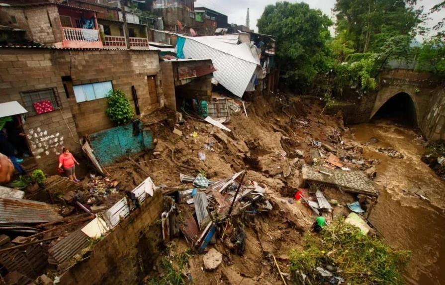Fallecen siete personas en El Salvador por deslizamientos a causa de lluvias