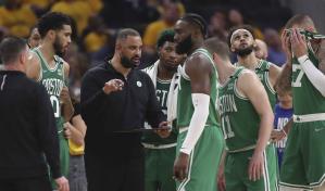 Celtics suspenden a su entrenador por toda la temporada