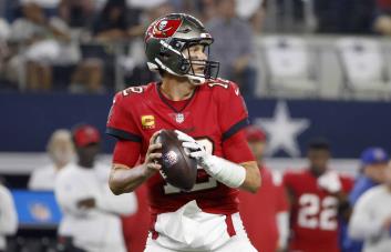 Rodgers admira a Brady, pero no se jugando a los 45