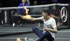Manifestante se prende fuego en un brazo durante Copa Laver